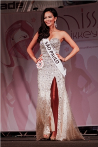 Deborah Enjiu Shimada é Miss Nikkey São Paulo 2013 e Princesa Nikkey (Brasil)